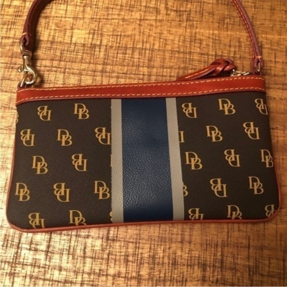 Dooney & Bourke New York Yankees Pouchette Wristlet Zip Bag NWT MLB